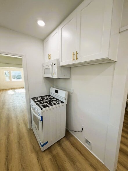 Building Photo - 1175 E Broadway