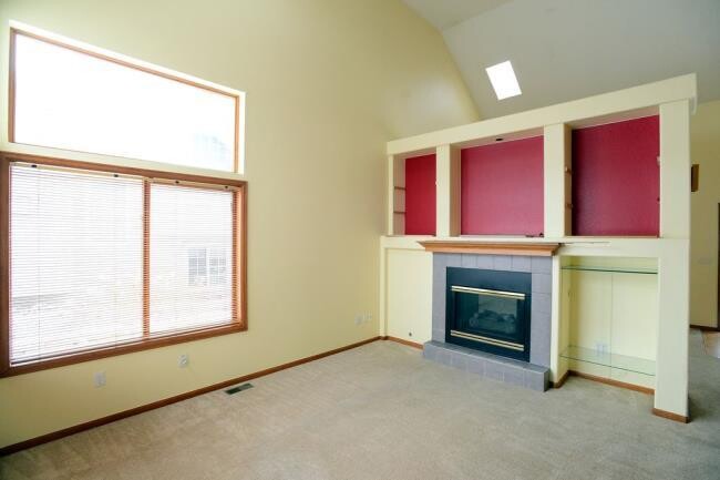 Building Photo - Sunny and Bright 5 bed, 4 bath Home with L...
