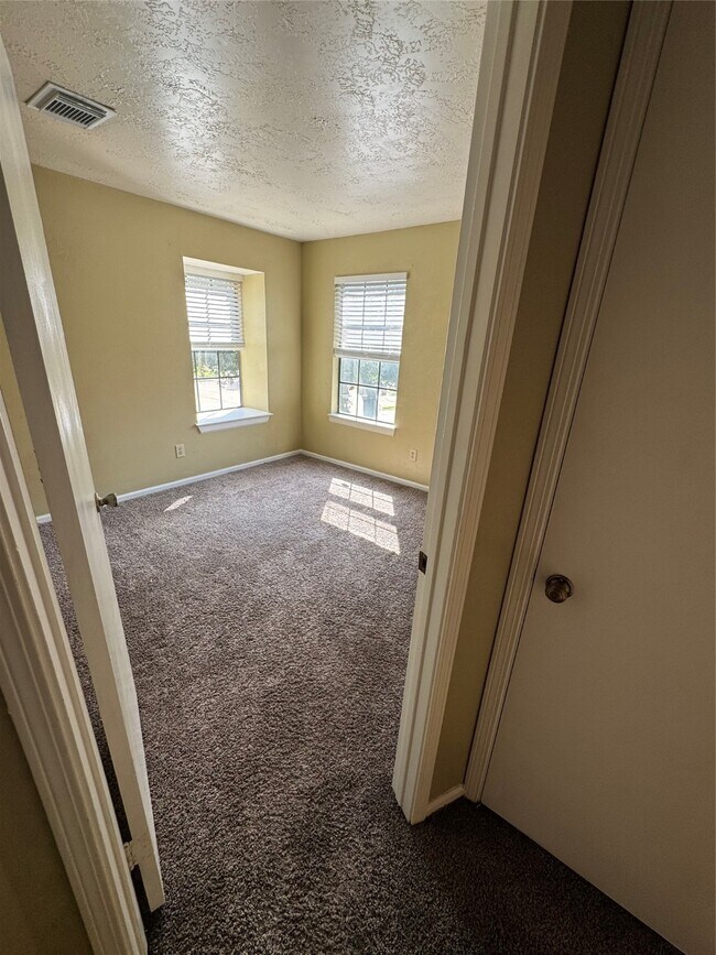 Building Photo - 7719 Springville Dr