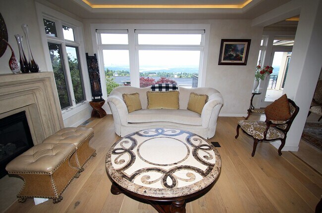 Building Photo - LUXURY 4 BEDROOM BELLEVUE HOME IN ‘THE SUMMIT’ W AMAZING VIEWS!