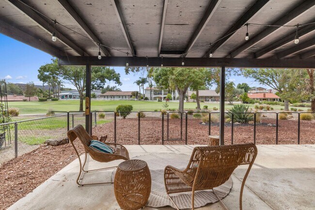 Building Photo - CANYON LAKE 3 BED 2 BATH ON GOLF COURSE