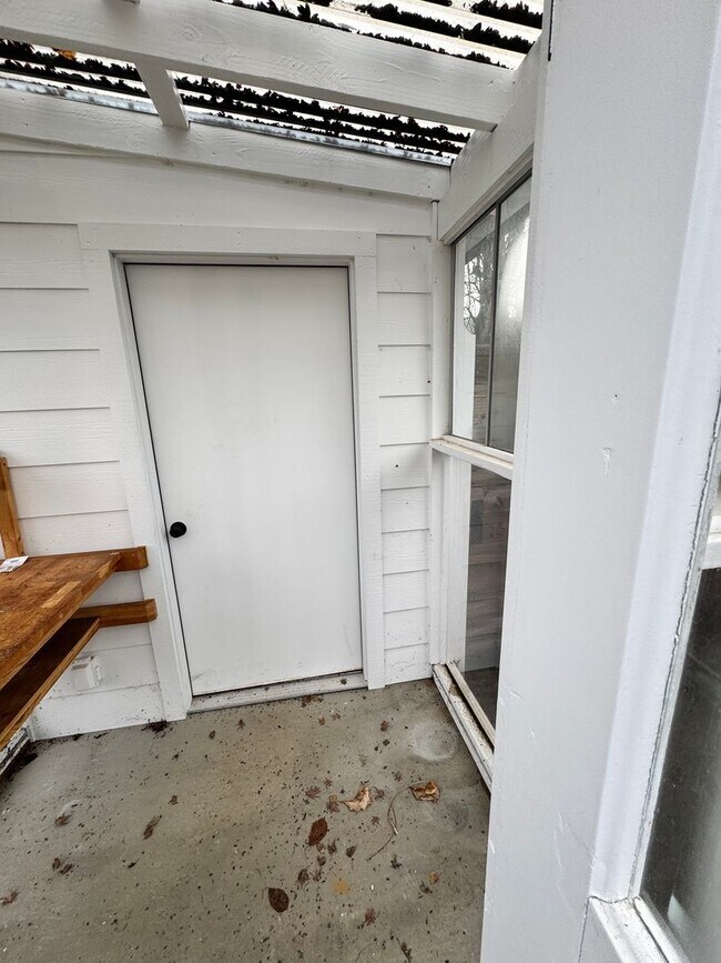 Building Photo - Beautifully remodeled 4 bedroom with ADU! PVT backyard, garage pets ok!