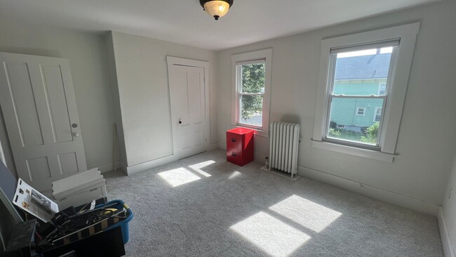 Building Photo - Lovely 3 Bedroom New Englander in Wonderfu...