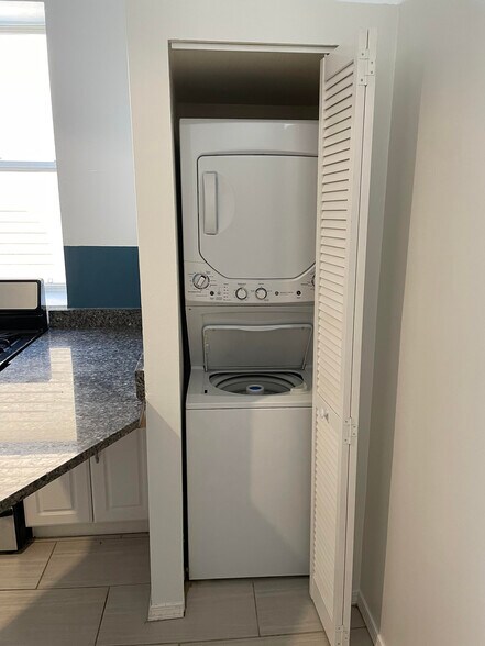 In Unit W/D - 1452 N Talman Ave