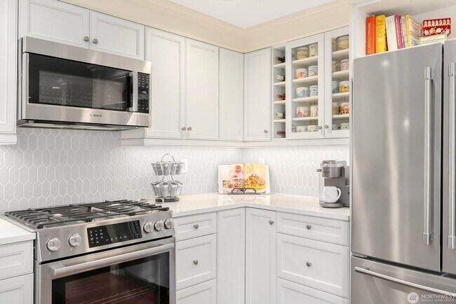 Building Photo - Luxury spacious unit with partial downtown view in Magnolia