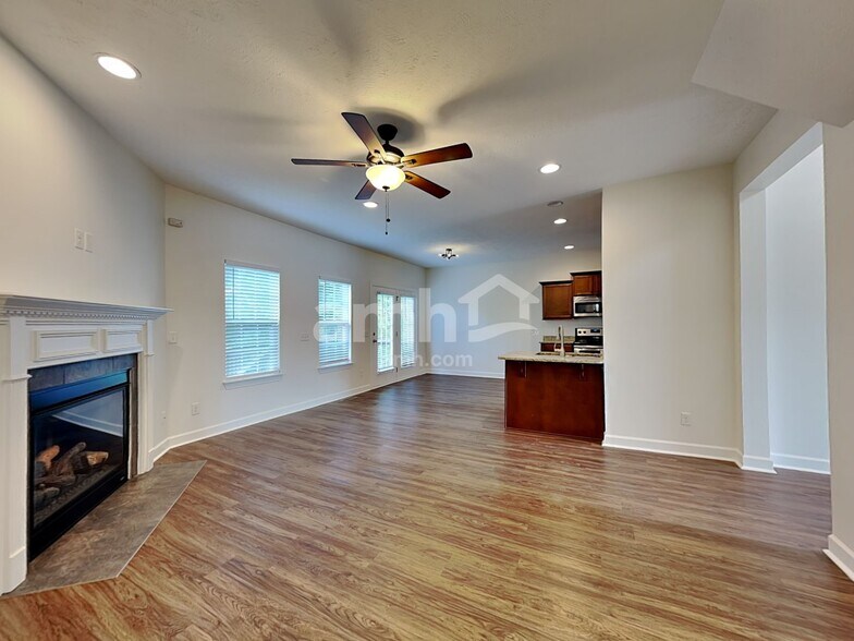 Building Photo - 6457 Sunnywood Dr