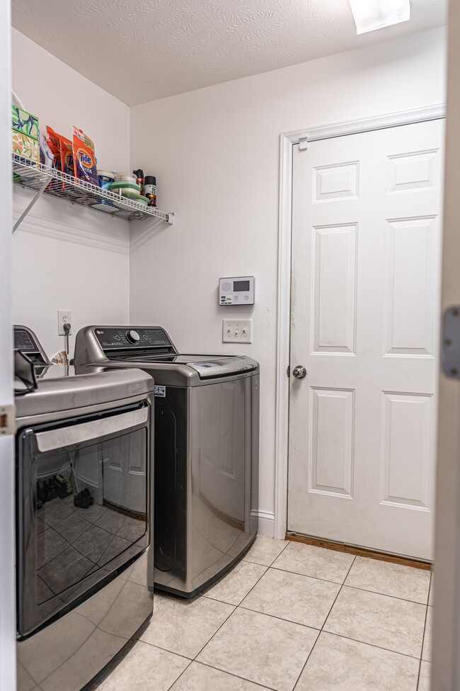 Building Photo - 191 Trenton Pl