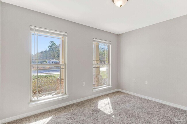 Building Photo - 5441 Pescara Dr