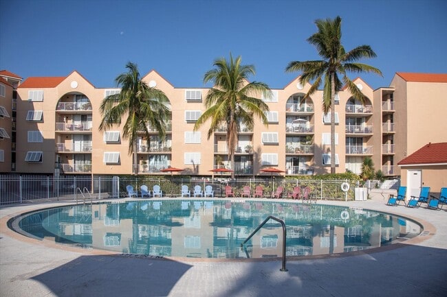 Building Photo - 2 Bedroom 2 bathroom condo available!