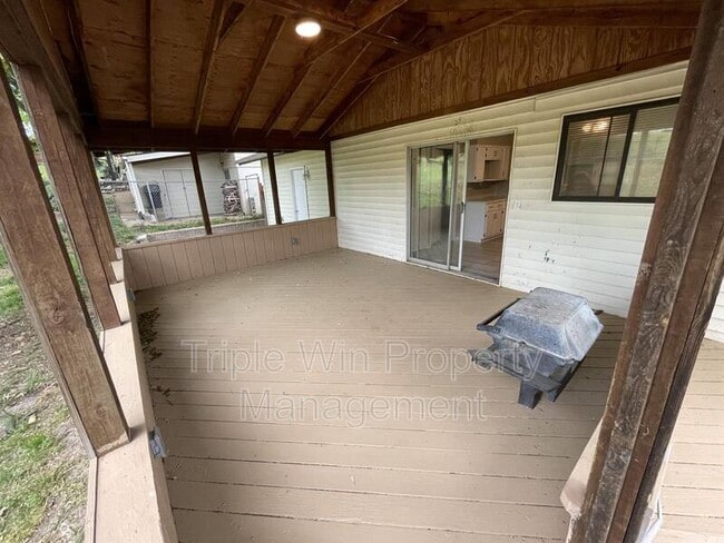 Building Photo - 2733 Tiara Dr