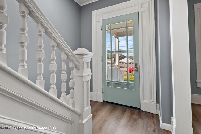 Building Photo - 724 Electric St