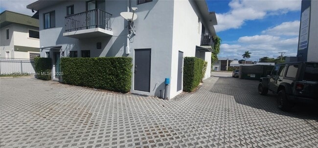 Building Photo - 1960 SW 27th Ave