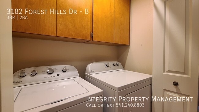 Building Photo - 3182 Forest Hills Dr