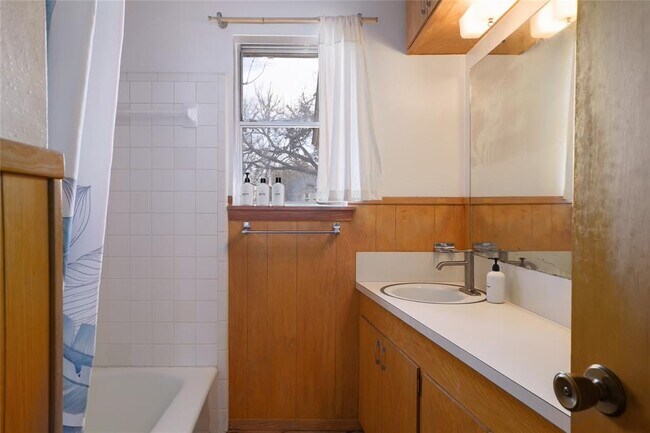 Building Photo - 305 Reimer Ave