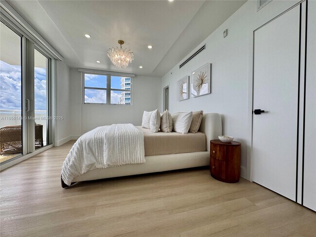 Building Photo - 3001 S Ocean Dr