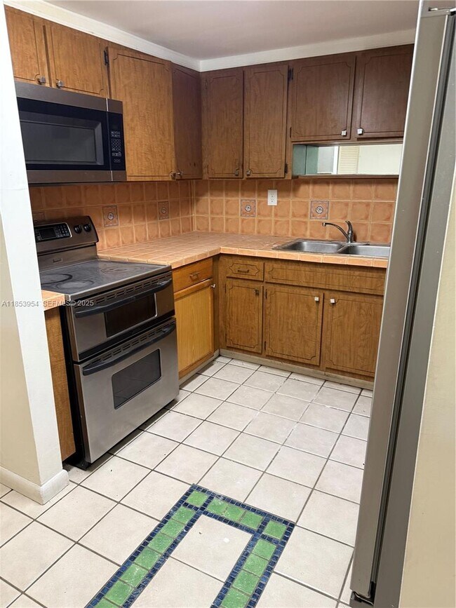 Building Photo - 6901 SW 147th Ave