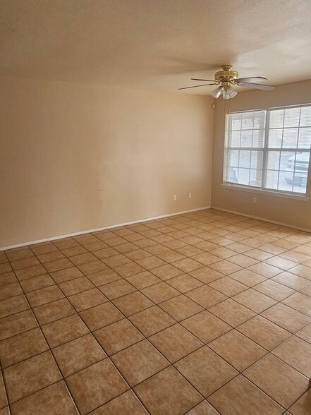 Building Photo - 1006 Lilia Dr