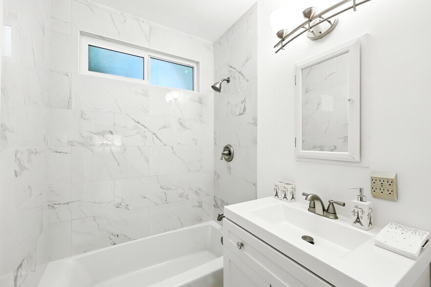 Building Photo - 22101 Buenaventura St