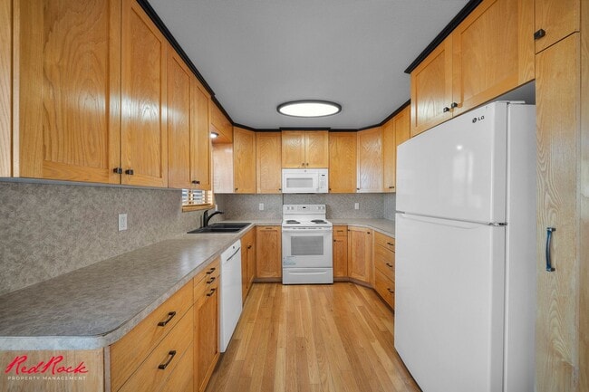 Building Photo - Warm, and Inviting Home in Cedar City!