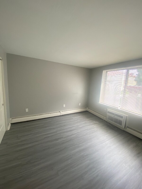 Building Photo - 31 Gillett St