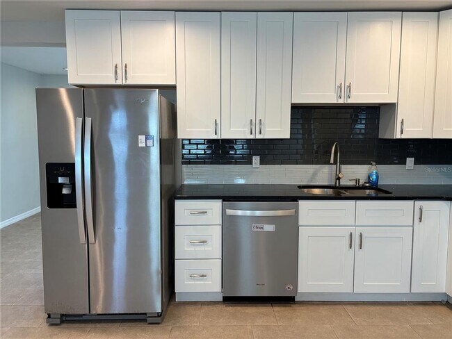 Building Photo - 8363 Jennifer Ln