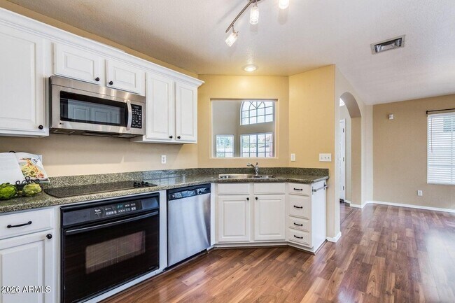 Building Photo - 3822 E Wildwood Dr