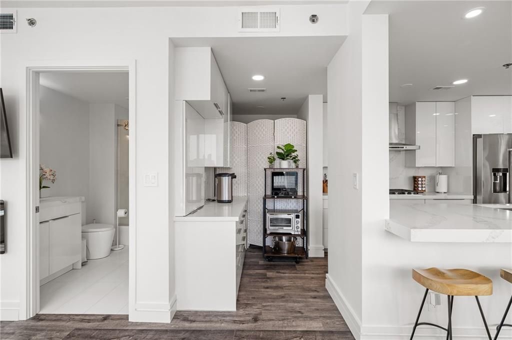 Building Photo - 3338 Peachtree Rd