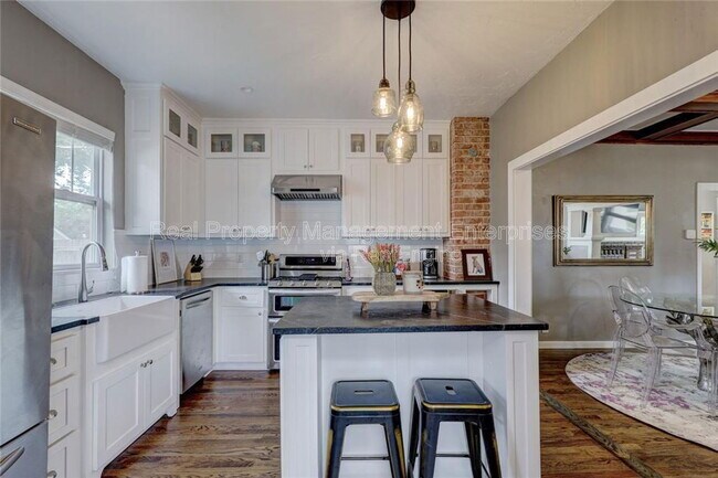 Building Photo - 2208 NW 16th St