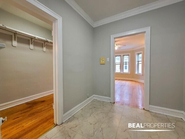 Building Photo - 0 bedroom in CHICAGO IL 60613