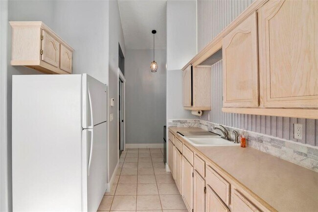 Building Photo - 6110 9th Ave Cir NE