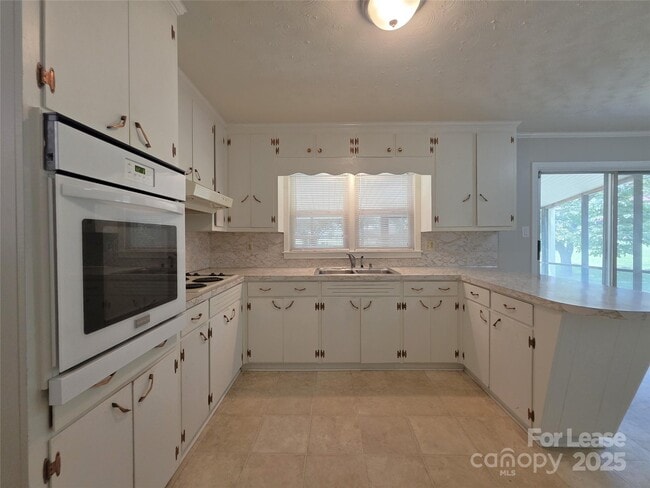 Building Photo - 402 E 18th St