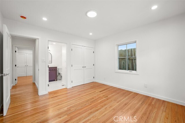 Building Photo - 2549 Beachwood Dr