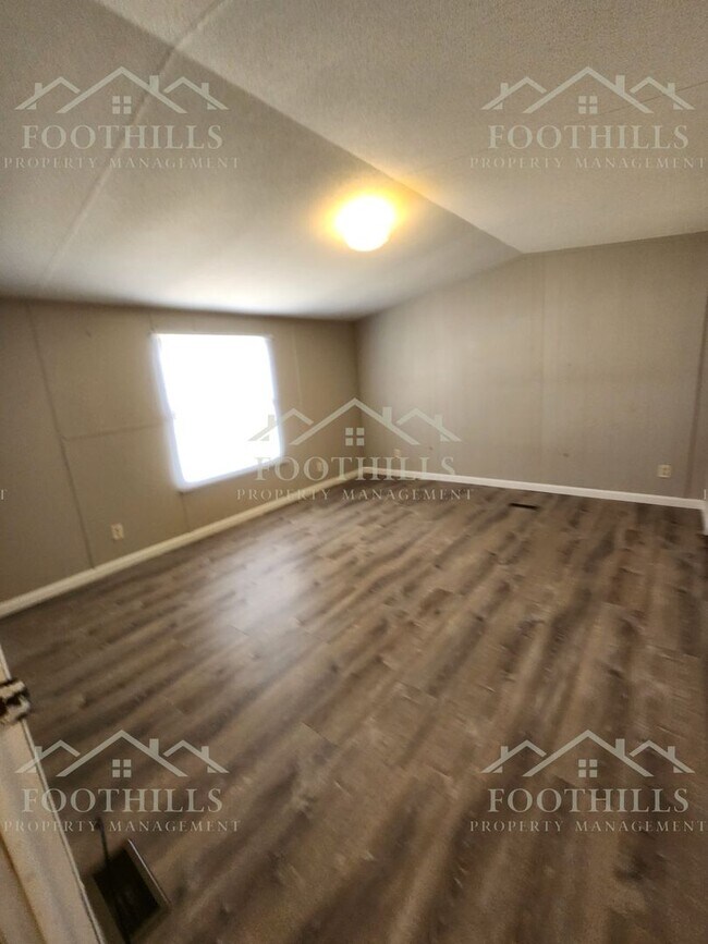Building Photo - 3 Bedroom, 2 Bath Home Near Portman Marina...
