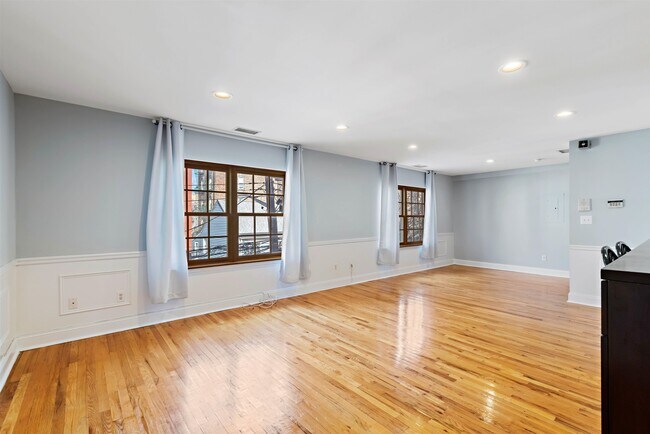 Building Photo - 211-213-213 3rd St