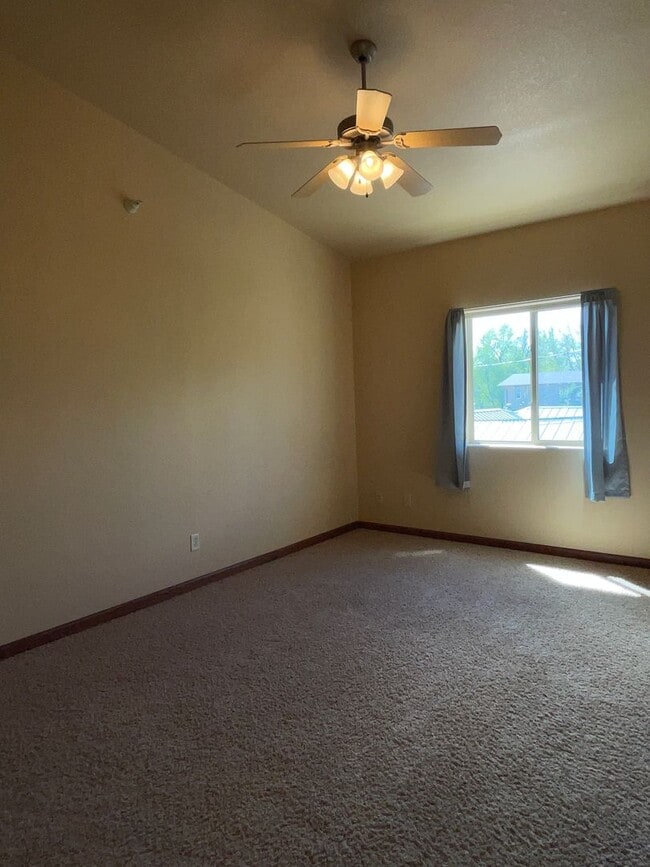 Building Photo - 2 Bedroom, 2 Bath Condo for Rent