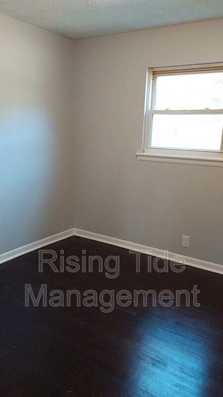 Building Photo - 948 Longview Cir