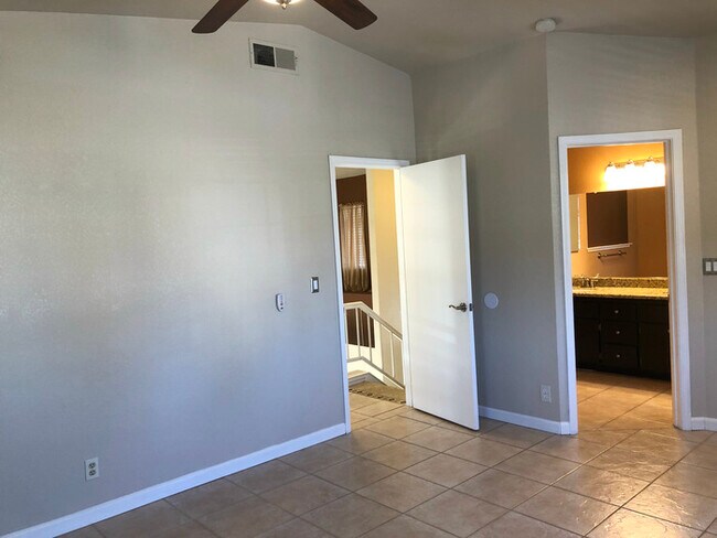 Building Photo - Cozy & Well-Maintained Home in a Peaceful ...