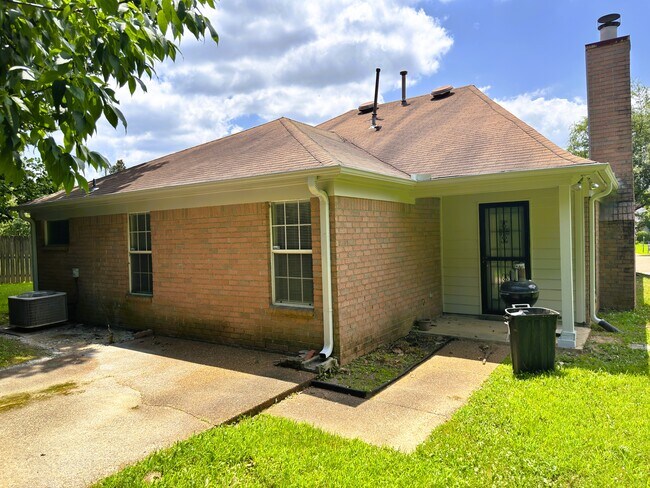 Building Photo - 9040 Pepper Hollow Ct