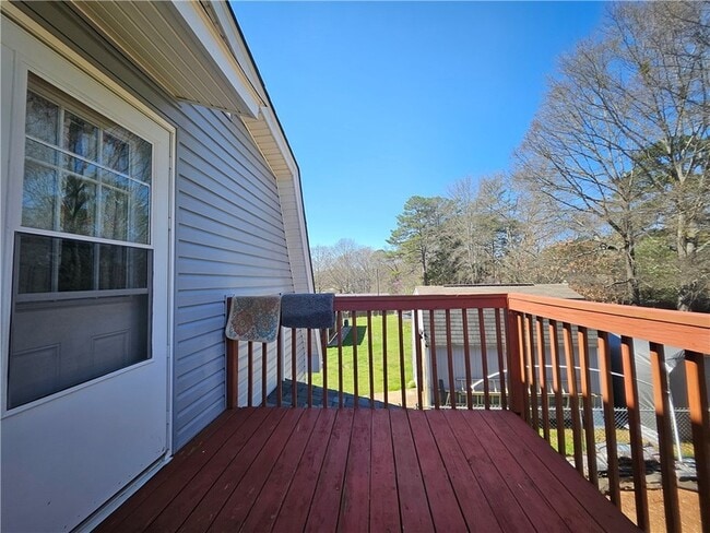 Building Photo - 102 Meadow Dr