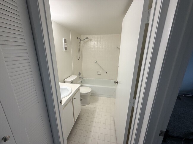 Building Photo - 14307 Bedford Dr