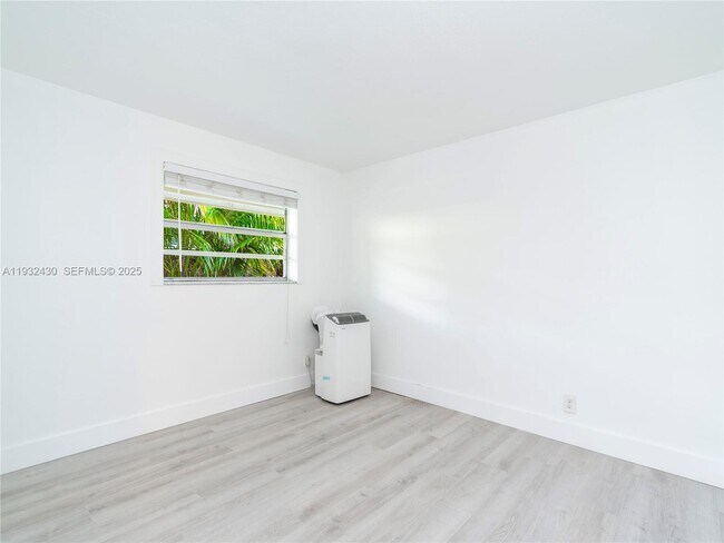 Building Photo - 2020 Miami Rd