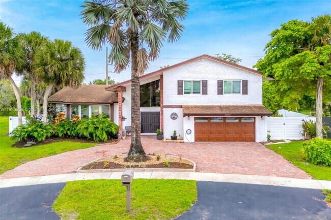 Building Photo - 16530 Royal Poinciana Ct