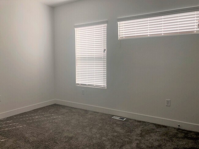 Building Photo - Stunning NEW Duplex in Murray