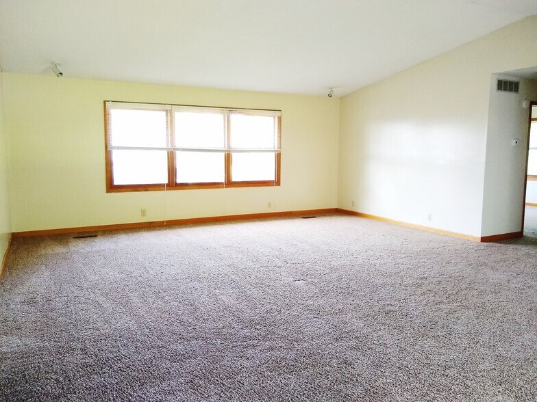 Building Photo - 218 S Hillsdale Ct