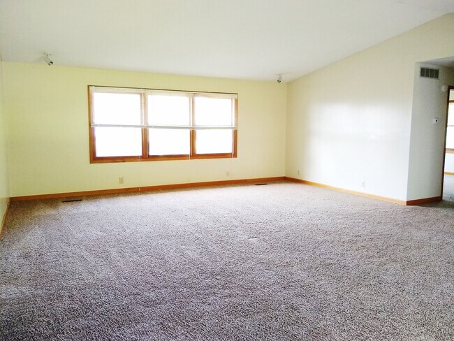 Building Photo - 218 S Hillsdale Ct