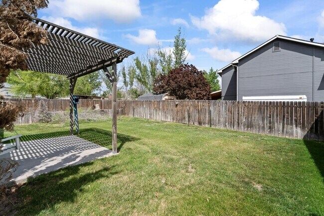 Building Photo - 6216 S Lone Tree Ave