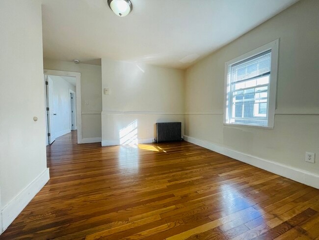 Building Photo - 144 School St