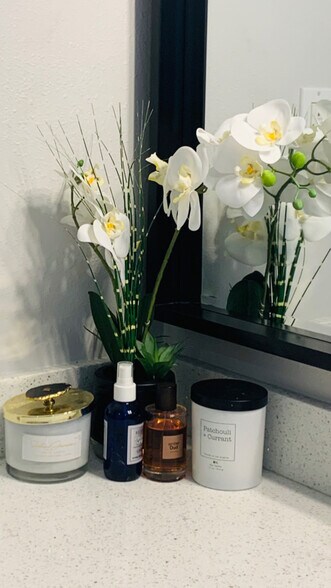 Small little luxuries - 5403 Carew St