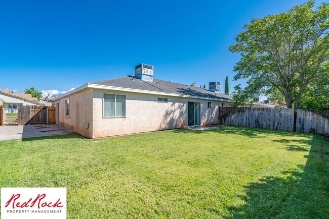 Building Photo - 2620 E 700 N