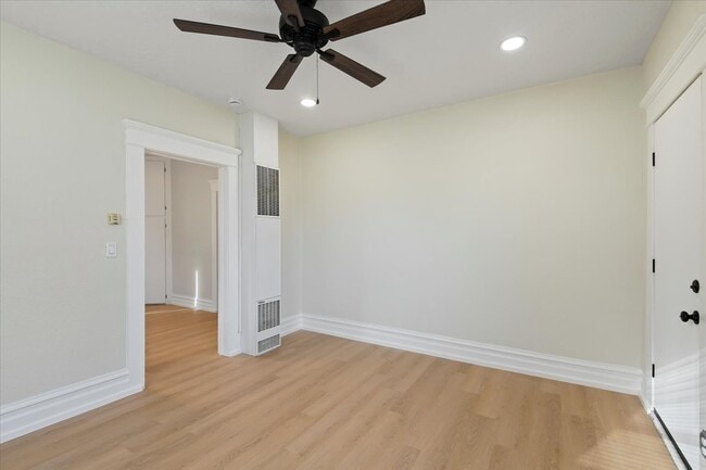 Building Photo - 309 N Commercial Ave